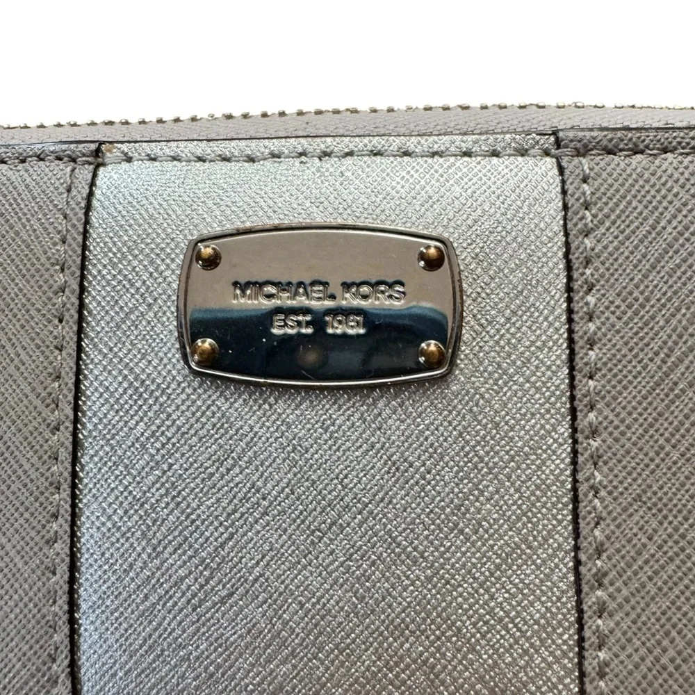 Women’s Michael Kors Taupe/Silver Wallet Wristlet w Zipper Closure